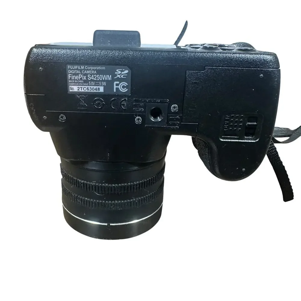 Fujifilm FinePix S Series S4250 14.0MP Digital Camera Black *PARTS OR REPAIR*